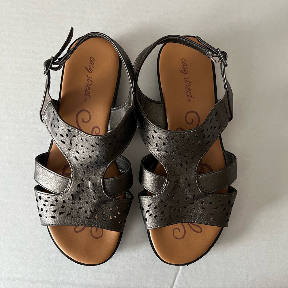 Easy Street women’s sandals